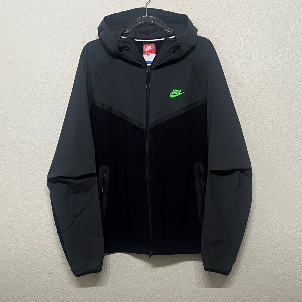 Nike Tech Black & Dark Grey Men’s Size Medium loose fit Zip-up Windbreaker